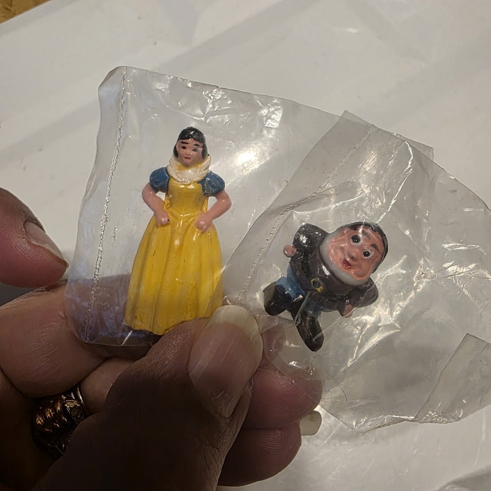 Disneykins Marx Toy Snow White and The Seven Dwarfs Tinykins 8 Figures 1961